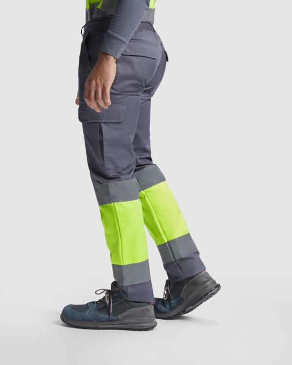 Pantalón SOAN con cintura elástica para mayor comodidad