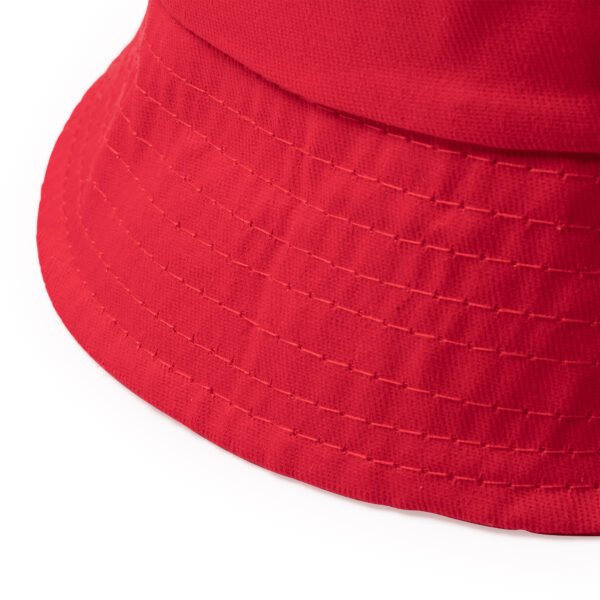 Detalle del diseño transpirable y ligero del gorro ZUMA.