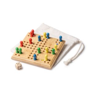 Juego de parchís SISCAR fabricado en bambú natural con diseño sostenible.