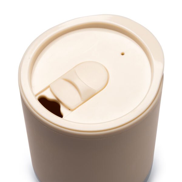 "Detalle del diseño compacto del vaso LINDE con tapa dosificadora