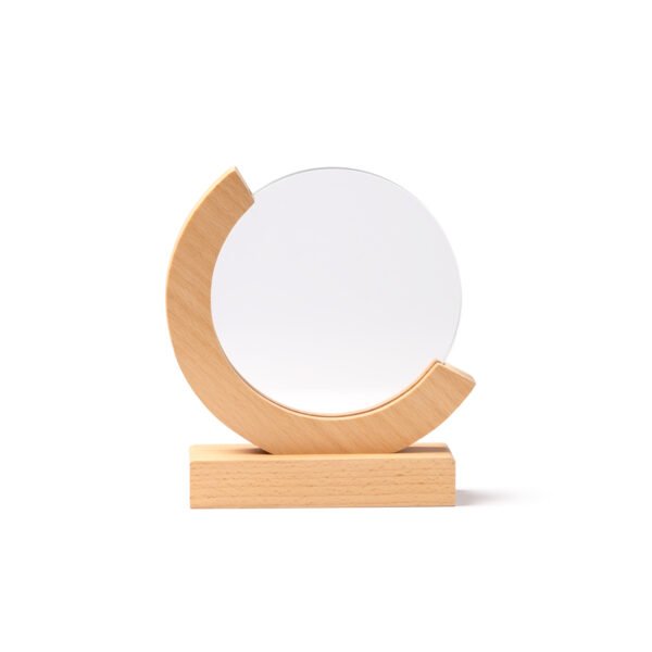 Trofeo GLOBE presentado en elegante estuche kraft.
