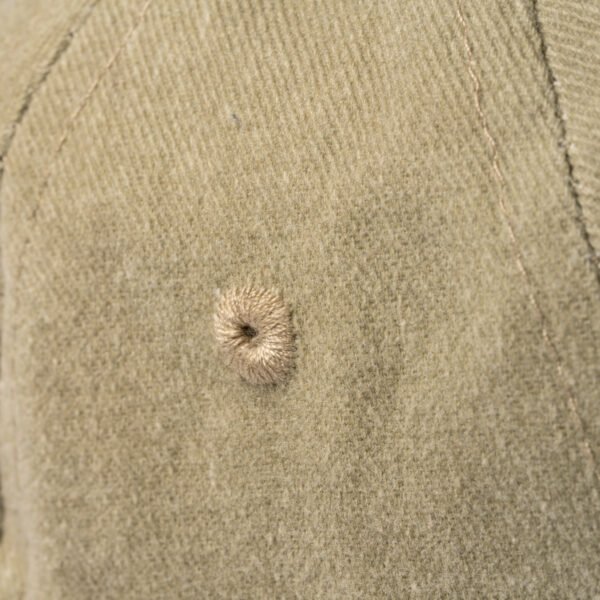 Detalle del diseño vintage de la gorra ELEMENT con efecto lavado.