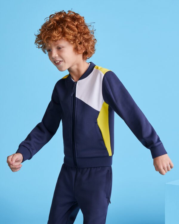 Chaqueta deportiva LEROS modelo infantil.