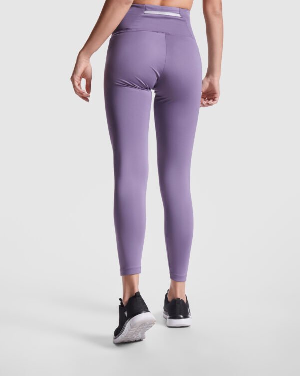 Diseño ergonómico y transpirable del Legging Deportivo BURU.